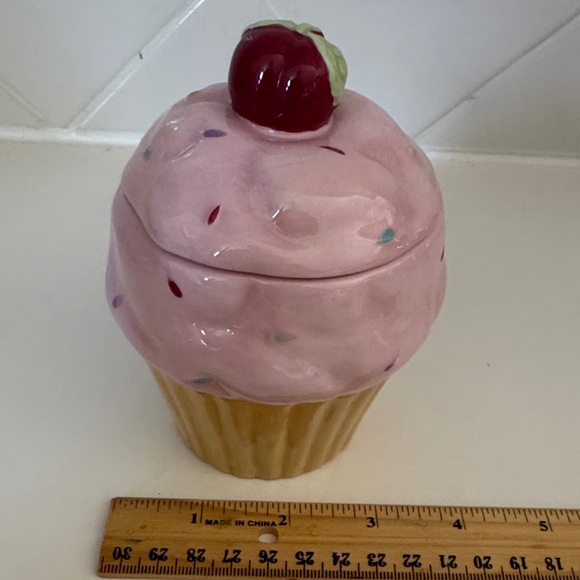 Vintage Pink Cupcake Ceramic Container - Picture 6 of 6